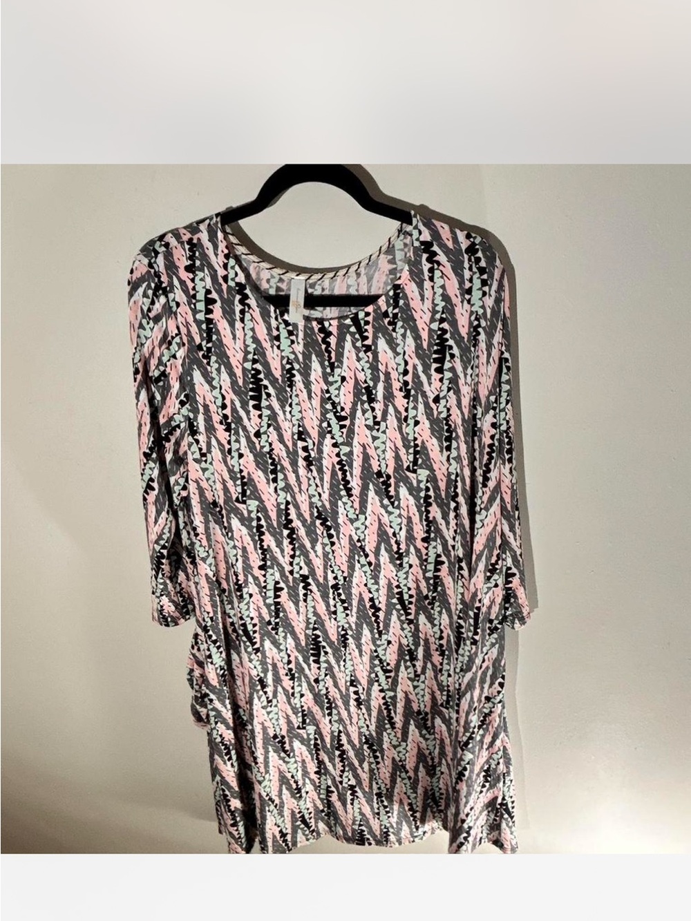 Women's Pink Geometric Crewneck Tunic Top